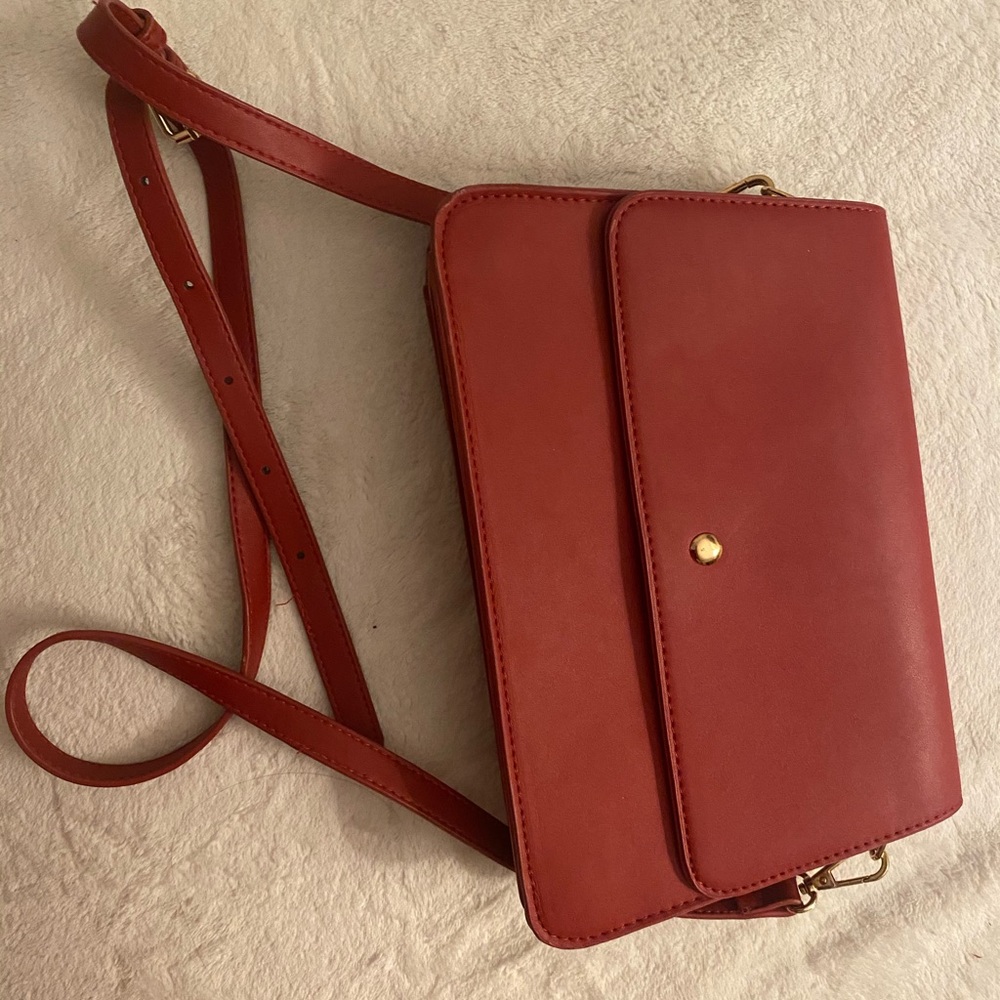 Cute bag color: wine